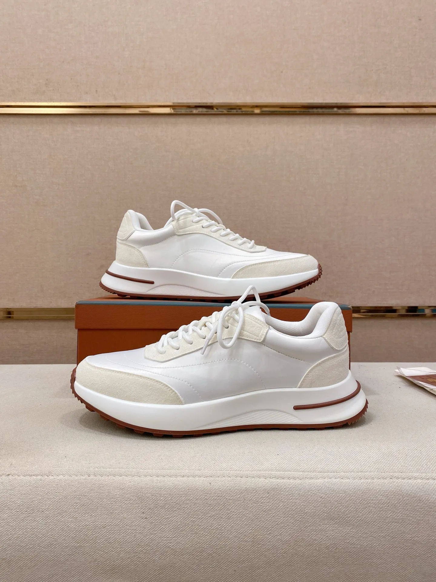 Men's shoes 💰: 462💰🔥𝐥𝐨𝐫𝐨 𝐏𝐢𝐚𝐧𝐚 lp classic loafers, an Italian treasure brand, the only brand that can match Hermès! Only after wearing it do we realize that we can’t live up to our feet. The upper is made of imported first-layer cowhide with breathable fabrics, water-dyed cowhide foot pads, and the official original glass rubber outsole and pendant. Exclusive original packaging (tag ➕ brand paper ➕ outer box ➕ hand bag) code number: 38-44. Can be customized 45-46
